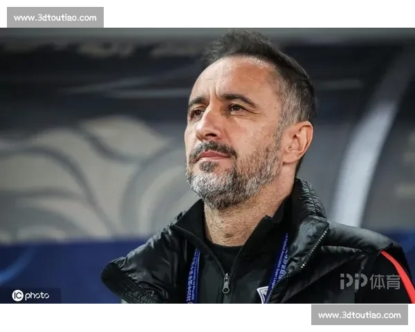 两个月冰火两重天：佩雷拉的掌声与嘘声