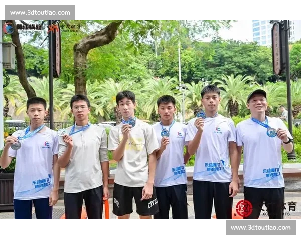 600 泳士搏浪鹭江！2025 横渡活动续写世纪传奇